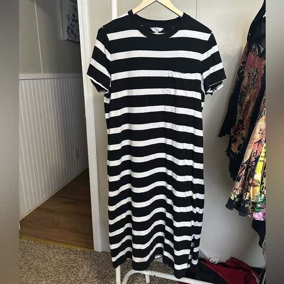 Time and Tru Dresses & Skirts - Time and Tru Women’s Black and White Striped Midi ShortSleeve Dress Sz XL 16-18
